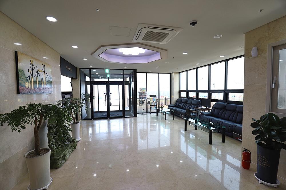 The Four Hills Jeju Hotel Bagian luar foto