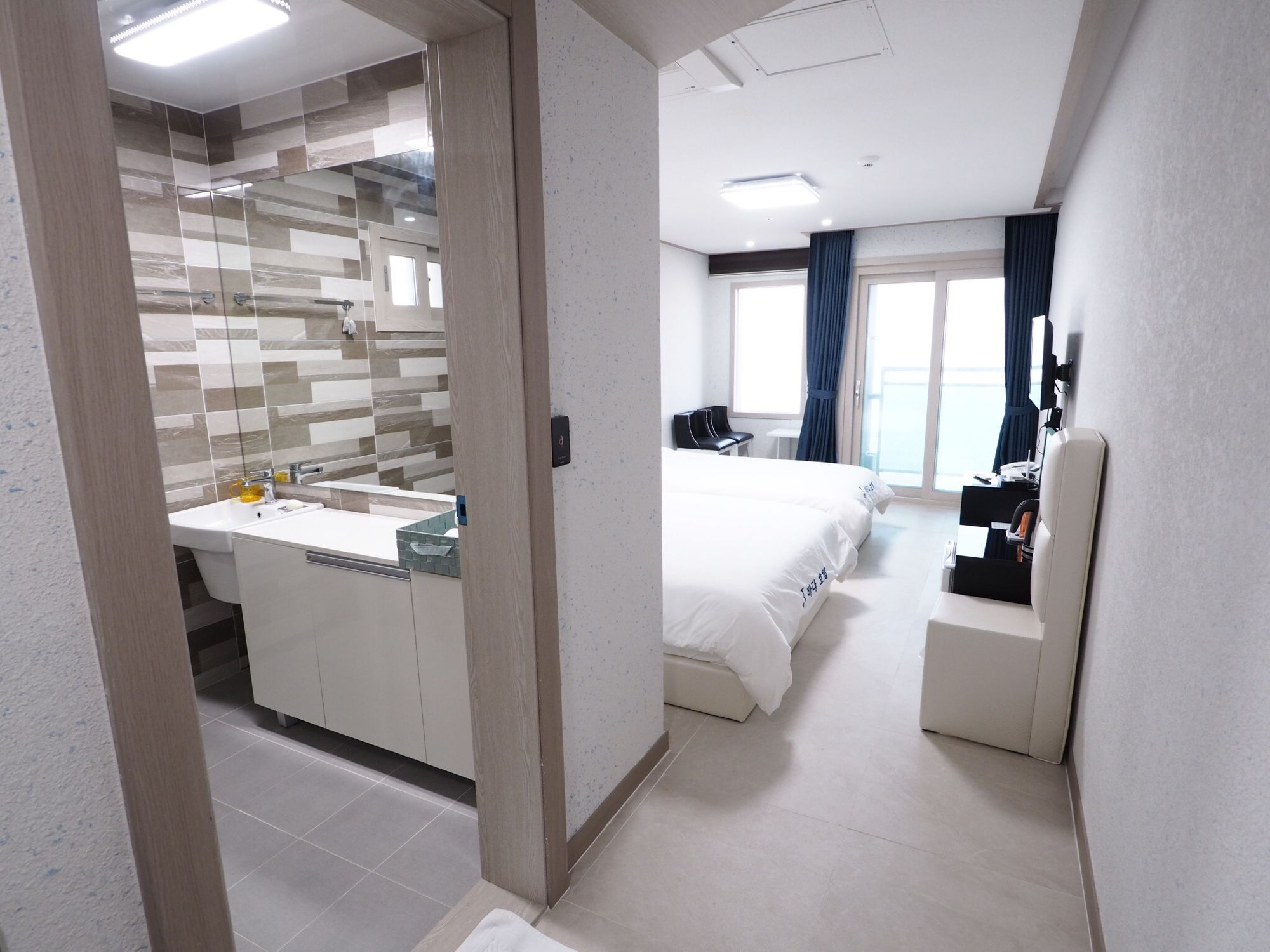The Four Hills Jeju Hotel Bagian luar foto